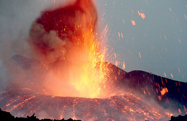 vulcano etna - pietra lavica 
